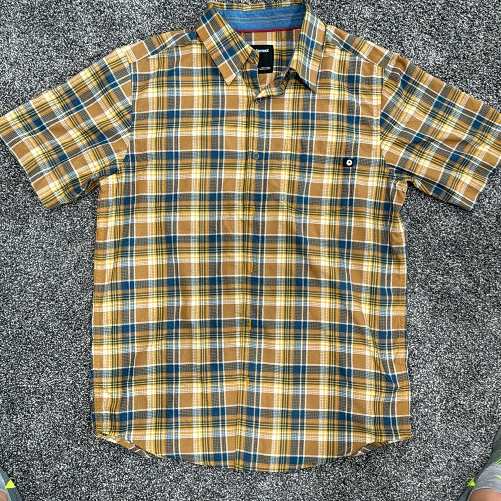 Marmot Button up  Mens short sleeve shirt size Medium